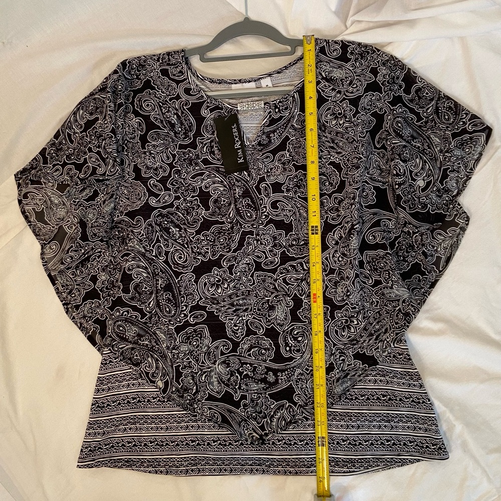 NWT, Kim Rogers, Flowy Sleeveless Black and White Shirt, Size Medium - Picture 13 of 16